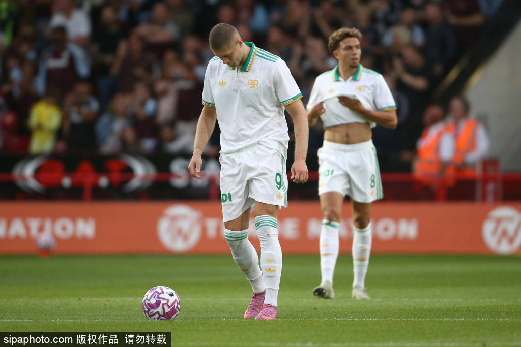 足球友谊赛：阿斯顿维拉vs罗马
        
    足球友谊赛：阿斯顿维拉vs罗马